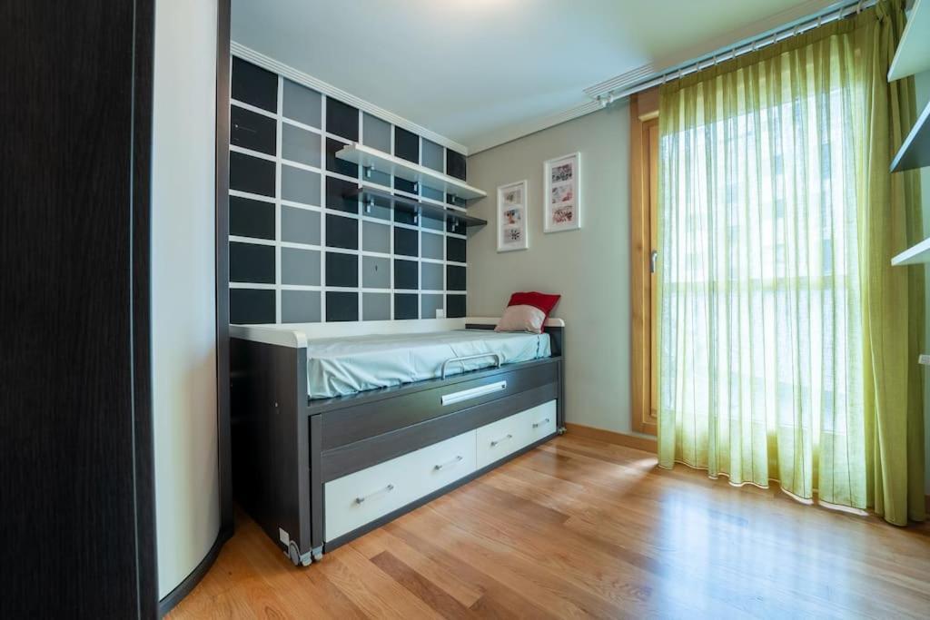 Apartamento En El Corazon De La Ciudad Con Parking Santander Eksteriør billede