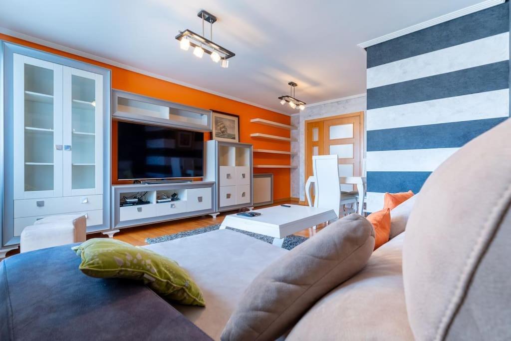 Apartamento En El Corazon De La Ciudad Con Parking Santander Eksteriør billede