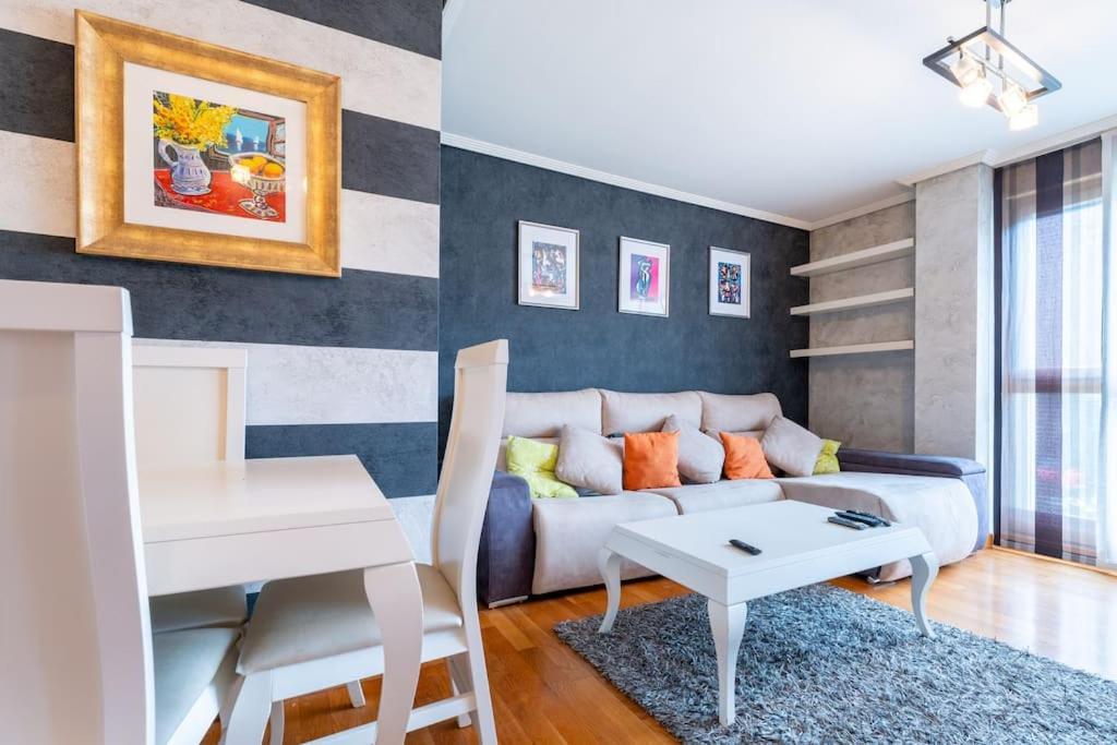 Apartamento En El Corazon De La Ciudad Con Parking Santander Eksteriør billede